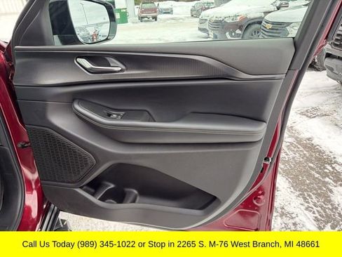 Used 2025 Jeep Grand Cherokee Altitude image 41