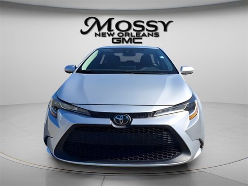 Used 2021 Toyota Corolla LE image 2