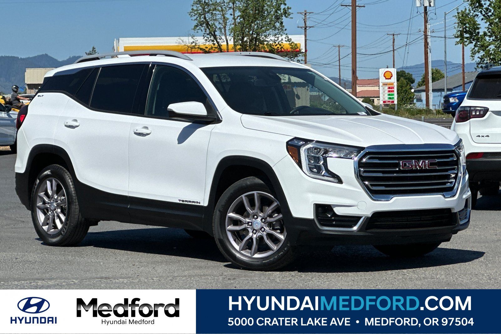 Used 2023 GMC Terrain SLT AWD/4WD image 1