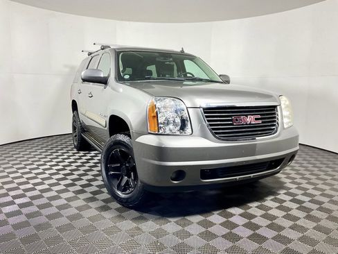 Used 2008 GMC Yukon SLE image 1
