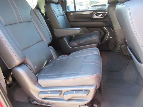 Used 2021 Chevrolet Suburban RST w/ Luxury Package image 29