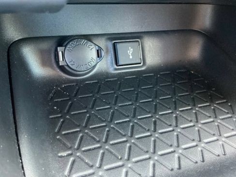 Used 2022 Toyota RAV4 LE FWD image 38