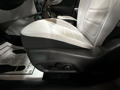 Used 2022 Jeep Renegade Latitude w/ Sun/Sound Group image 14