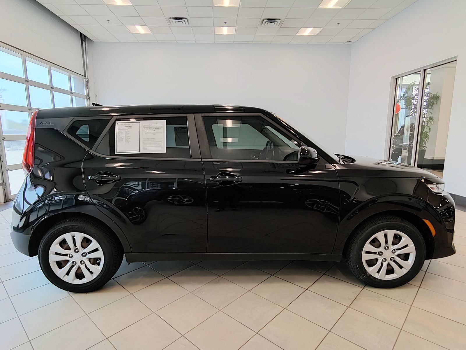 Used 2020 Kia Soul LX FWD image 2