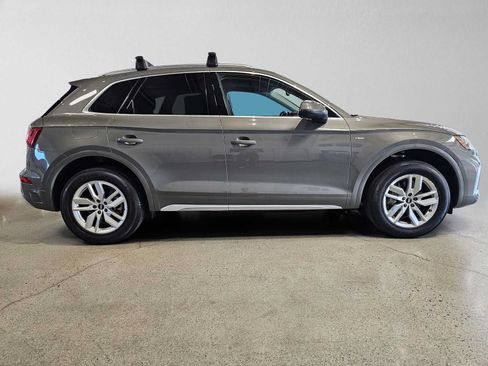Used 2023 Audi Q5 2.0T Premium w/ Convenience Package AWD/4WD image 2
