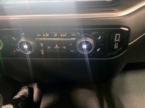 Used 2022 Chevrolet Silverado 1500 LT image 26