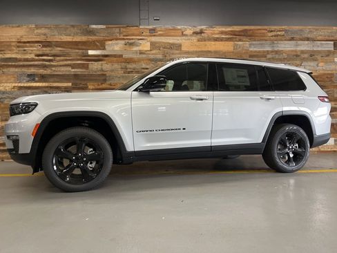 New 2025 Jeep Grand Cherokee L Limited w/ Black Appearance Package image 53