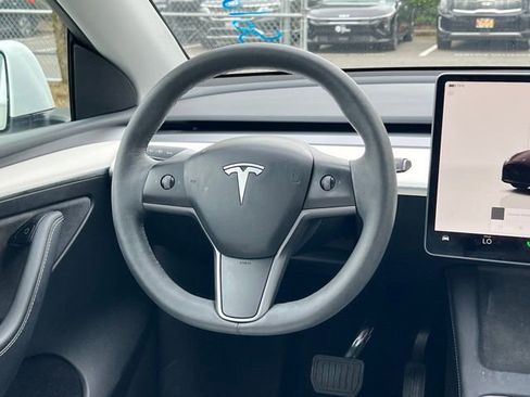 Used 2023 Tesla Model Y Long Range AWD/4WD image 16