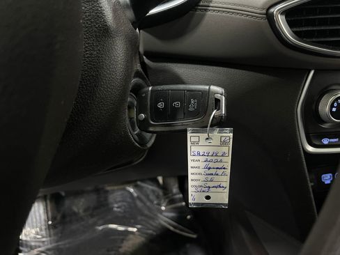 Used 2020 Hyundai Santa Fe SE image 19