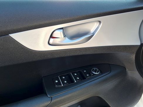 Used 2024 Kia Forte LXS image 10