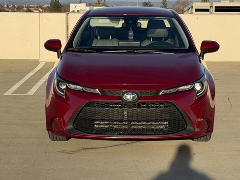 Used 2022 Toyota Corolla LE image 2