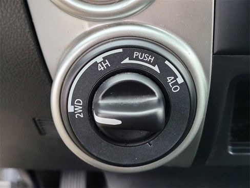 Used 2019 Nissan Titan SV image 20