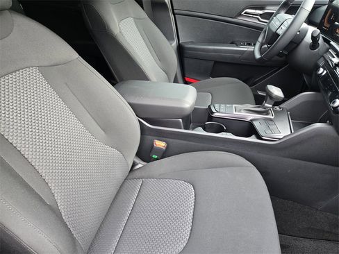 New 2026 Kia Sportage LX image 10