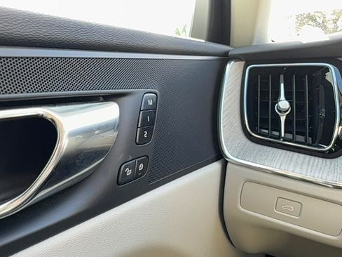 Used 2023 Volvo XC60 B5 Plus w/ Protection Package Premier image 13