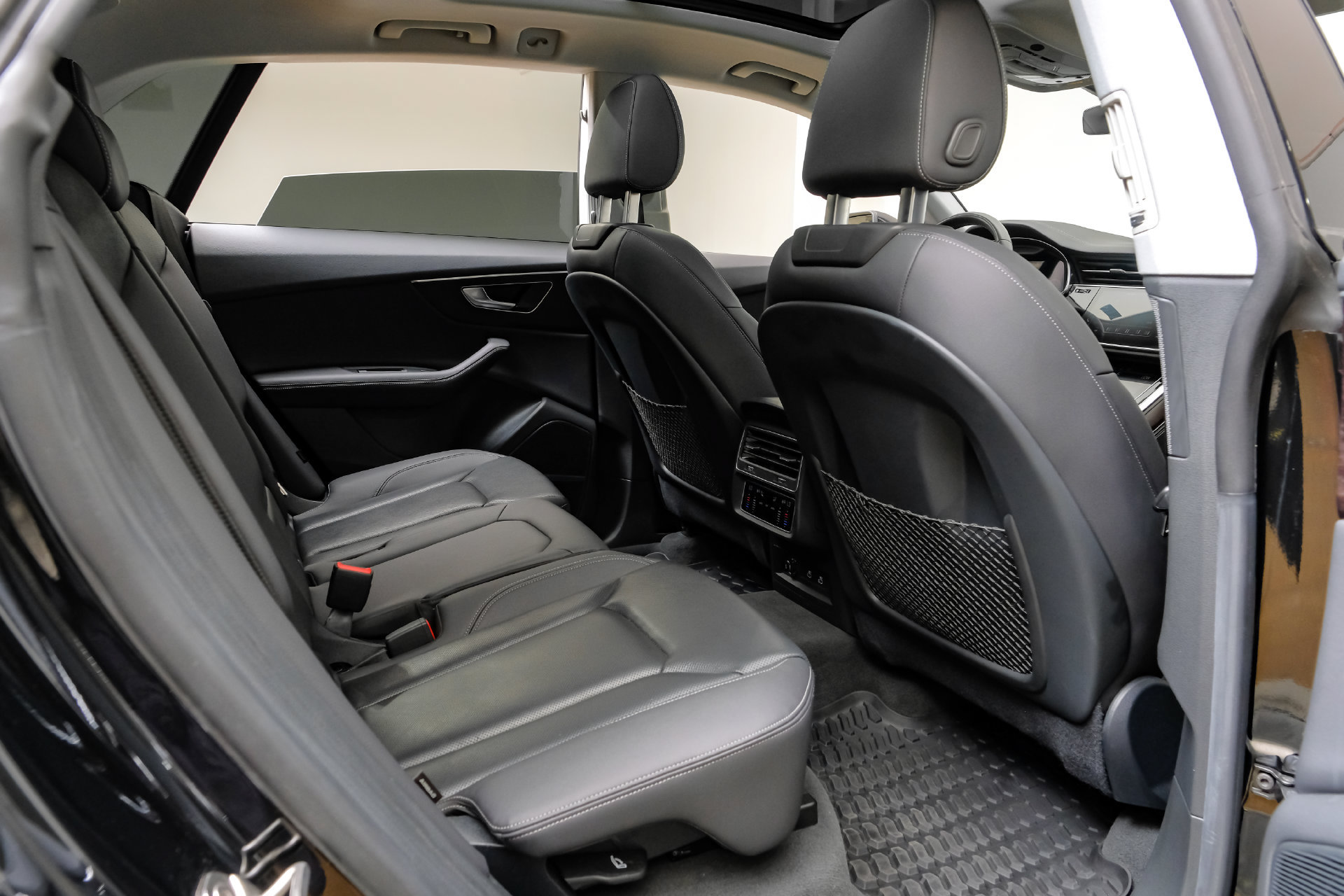 Used 2023 Audi Q8 Premium Plus w/ Premium Plus Package AWD/4WD image 39