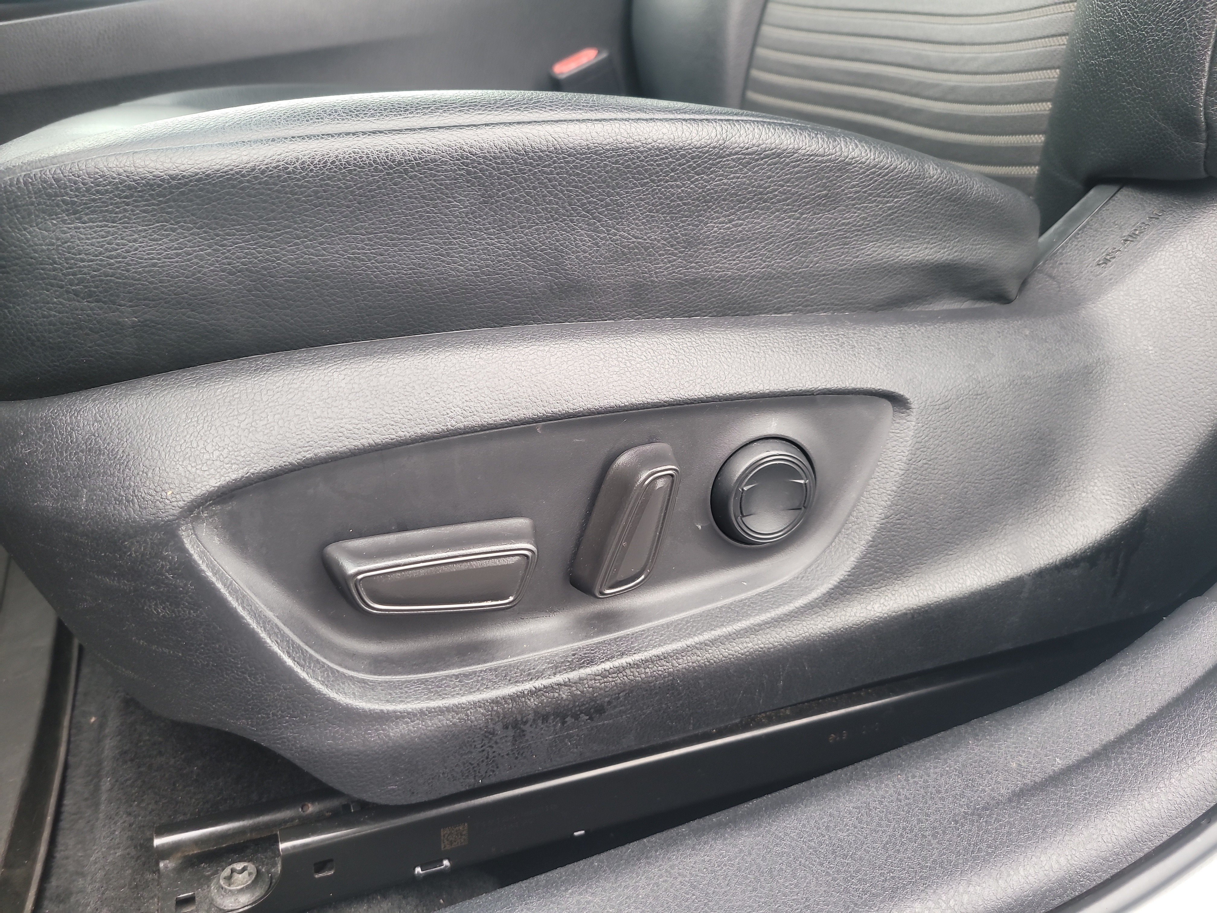 Used 2019 Toyota Camry SE FWD image 17