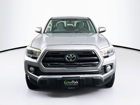 Used 2017 Toyota Tacoma SR5 w/ Tow Package image 2
