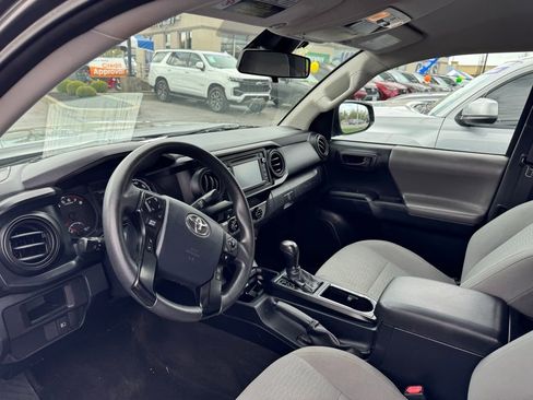 Used 2018 Toyota Tacoma SR w/ SR Convenience Package image 12