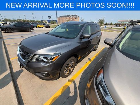 Used 2017 Nissan Pathfinder SL AWD/4WD image 5
