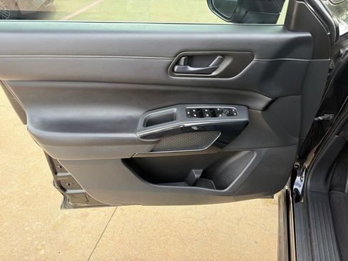 Used 2023 Nissan Pathfinder SV FWD image 12