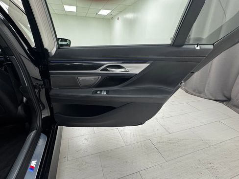 Used 2018 BMW 750i xDrive image 14