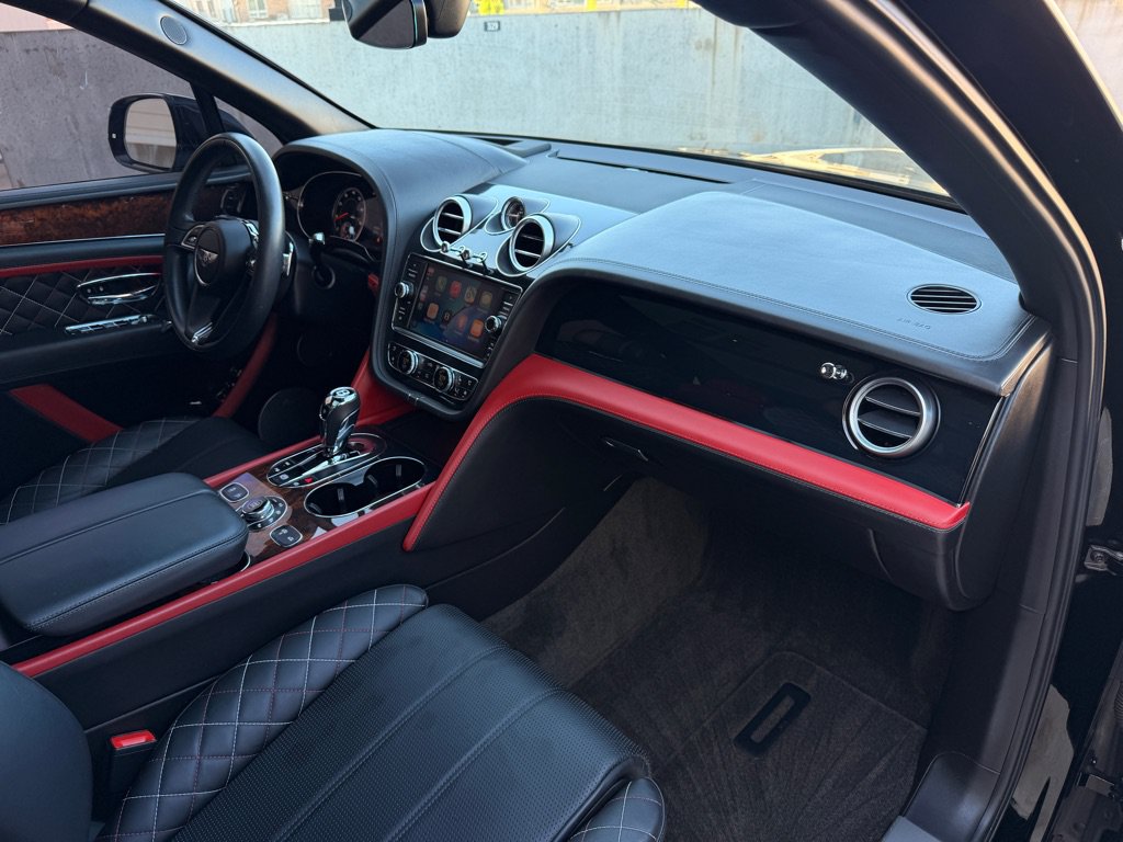 Used 2018 Bentley Bentayga AWD/4WD image 21
