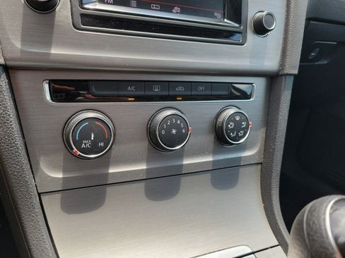 Used 2015 Volkswagen Golf S FWD image 26