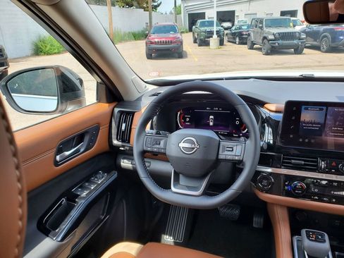 New 2026 Nissan Pathfinder Platinum AWD/4WD image 14