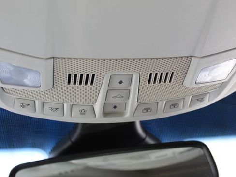 Used 2020 Ford Edge Titanium image 29