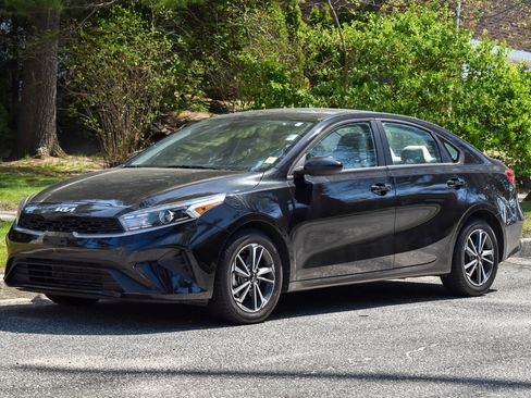 Used 2022 Kia Forte LXS FWD image 2
