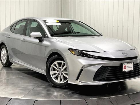 Certified 2025 Toyota Camry LE image 3