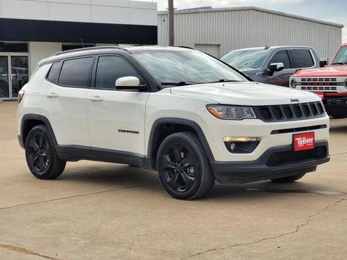 Used 2020 Jeep Compass Latitude image 2