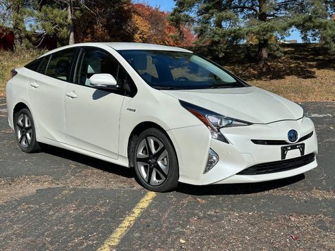 Used 2018 Toyota Prius Four Touring image 1