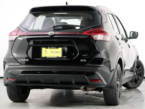 Used 2022 Nissan Kicks SR image 4