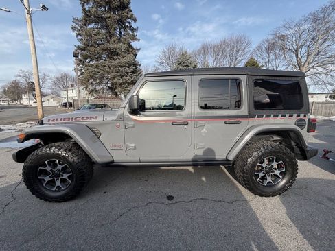 Used 2018 Jeep Wrangler Unlimited Rubicon w/ Dual Top Group AWD/4WD image 3