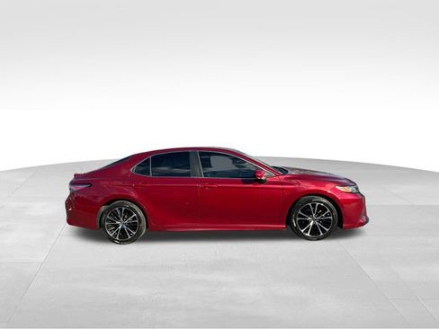 Used 2018 Toyota Camry SE image 6