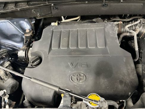 Used 2015 Toyota Highlander Limited image 25