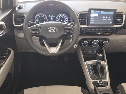Used 2020 Hyundai Venue SEL FWD image 10
