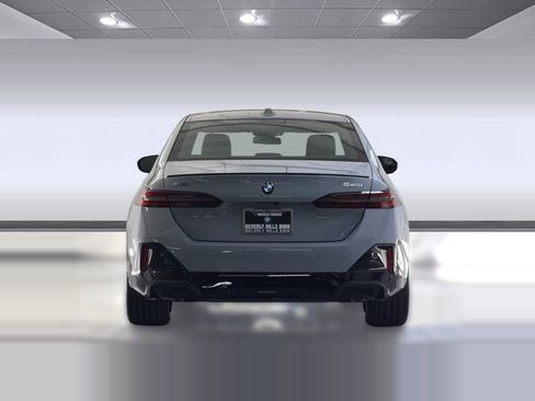 New 2026 BMW 540i xDrive w/ M Sport Package AWD/4WD image 10