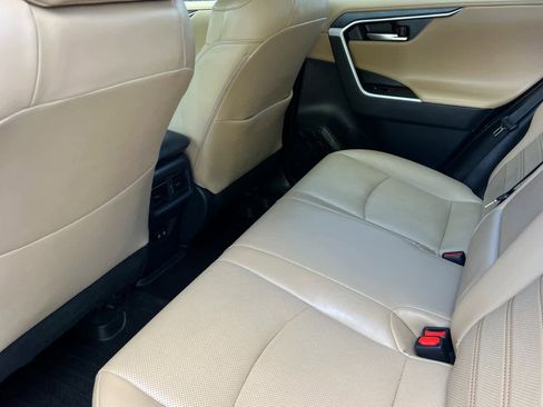 Used 2021 Toyota RAV4 Limited image 4