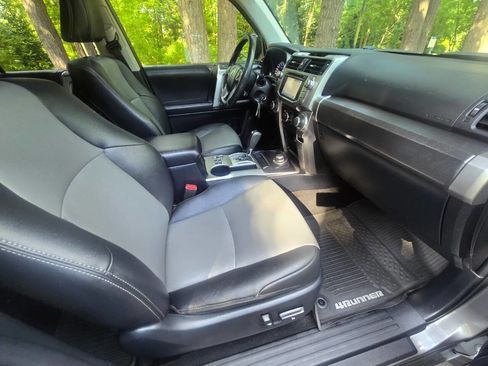 Used 2019 Toyota 4Runner SR5 Premium AWD/4WD image 11