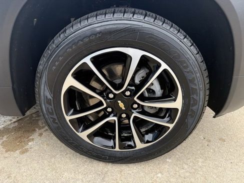 Used 2024 Chevrolet TrailBlazer LT w/ LT Cold Weather Package image 12