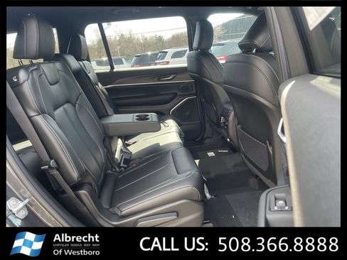New 2026 Jeep Grand Cherokee L Limited w/ Luxury Tech Group II AWD/4WD image 15