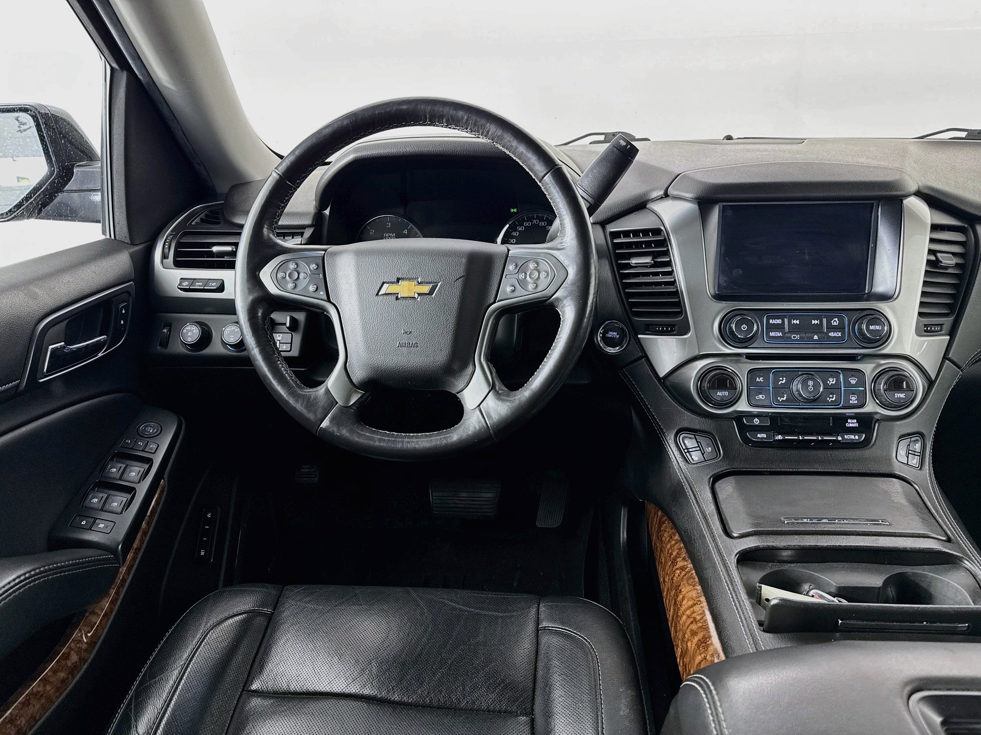 Used 2018 Chevrolet Suburban Premier w/ RST Edition AWD/4WD image 24