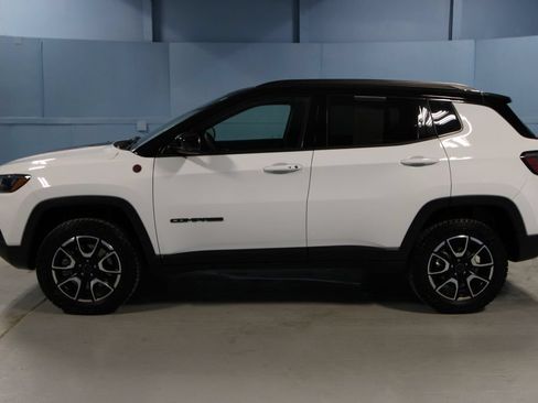 Used 2025 Jeep Compass Trailhawk AWD/4WD image 26