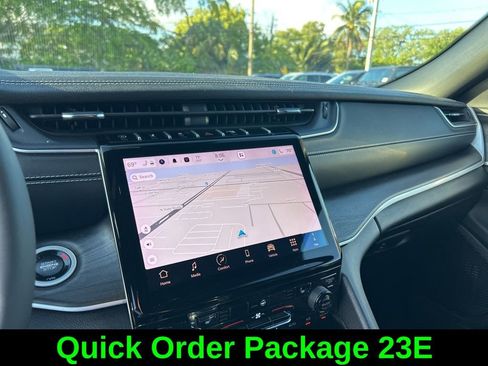 Certified 2024 Jeep Grand Cherokee Limited AWD/4WD image 13