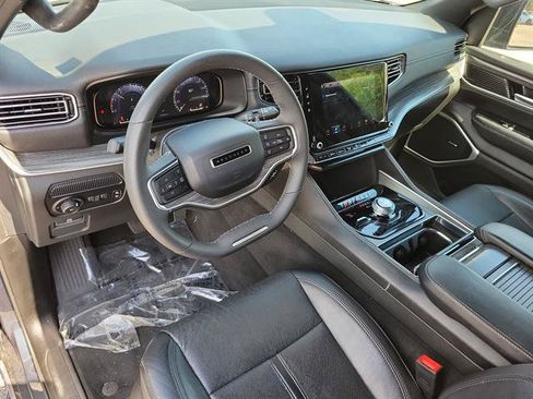 Used 2024 Jeep Wagoneer Series II w/ Flexible Seating Group AWD/4WD image 2