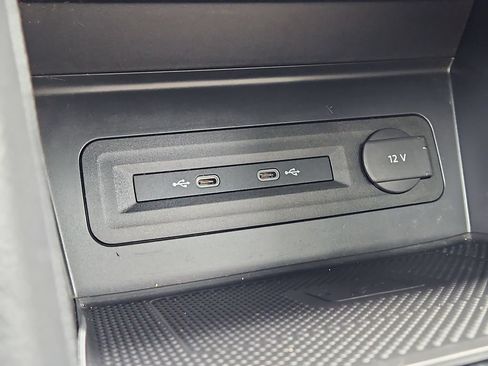 Used 2023 Volkswagen Atlas Cross Sport SEL AWD/4WD image 19