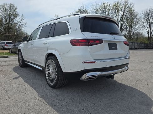 Used 2025 Mercedes-Benz Maybach GLS 600 4MATIC image 4