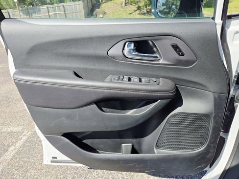 New 2026 Chrysler Pacifica Select image 29